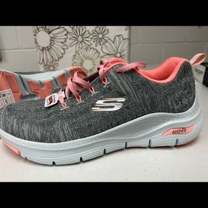 Sketchers ArchFit Women's tennis shoes